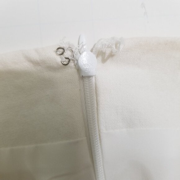 Bebe Brand Pencil Skirt White, Size 2 - Picture 14 of 16